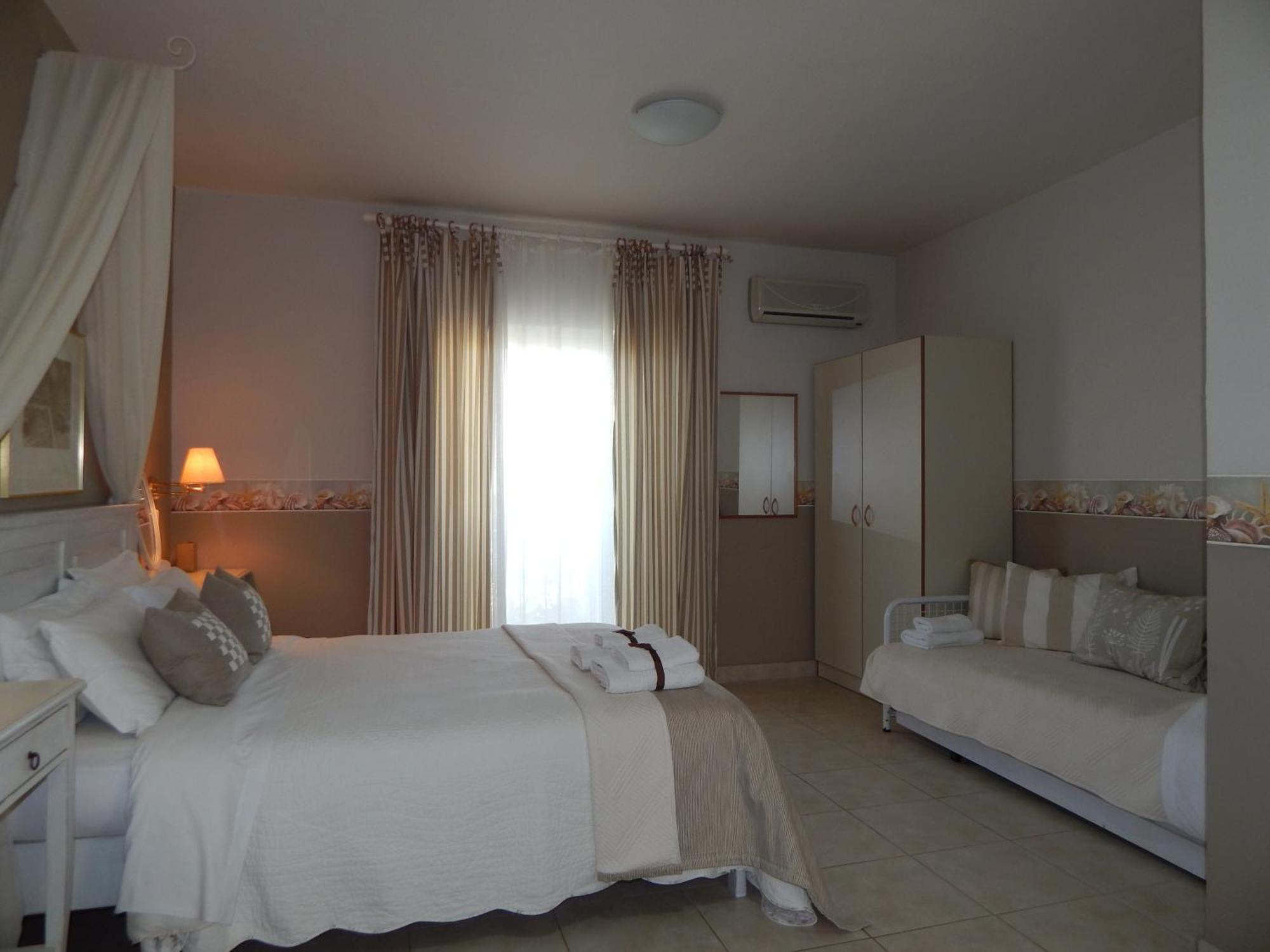 Palmina Mare Villa And Studios Paralia Vrachou Exterior foto