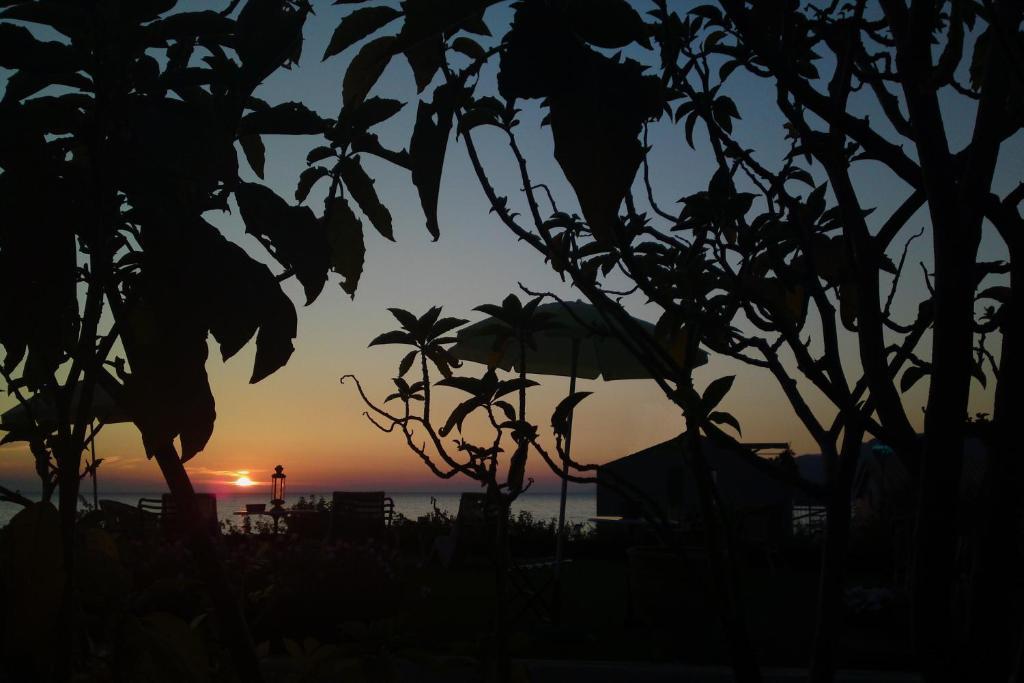 Palmina Mare Villa And Studios Paralia Vrachou Exterior foto